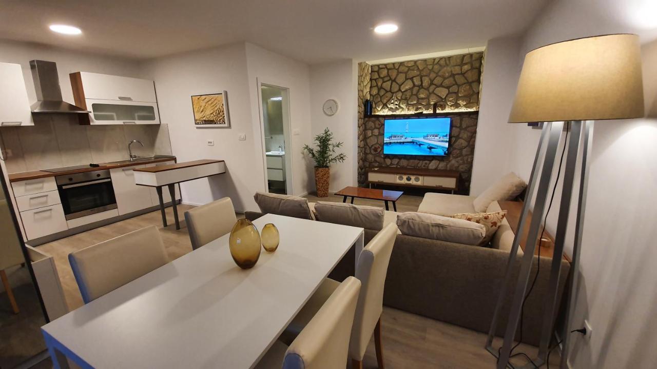 Divine View Apartma *